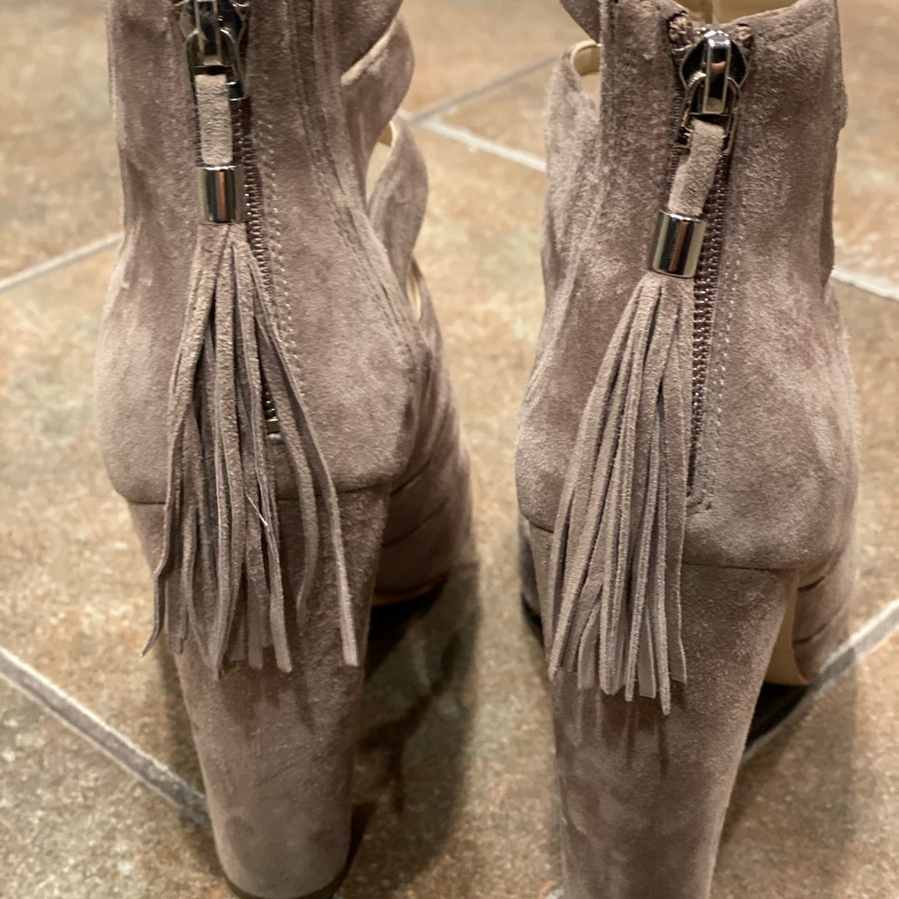 Shoes - Picture 2 of 5